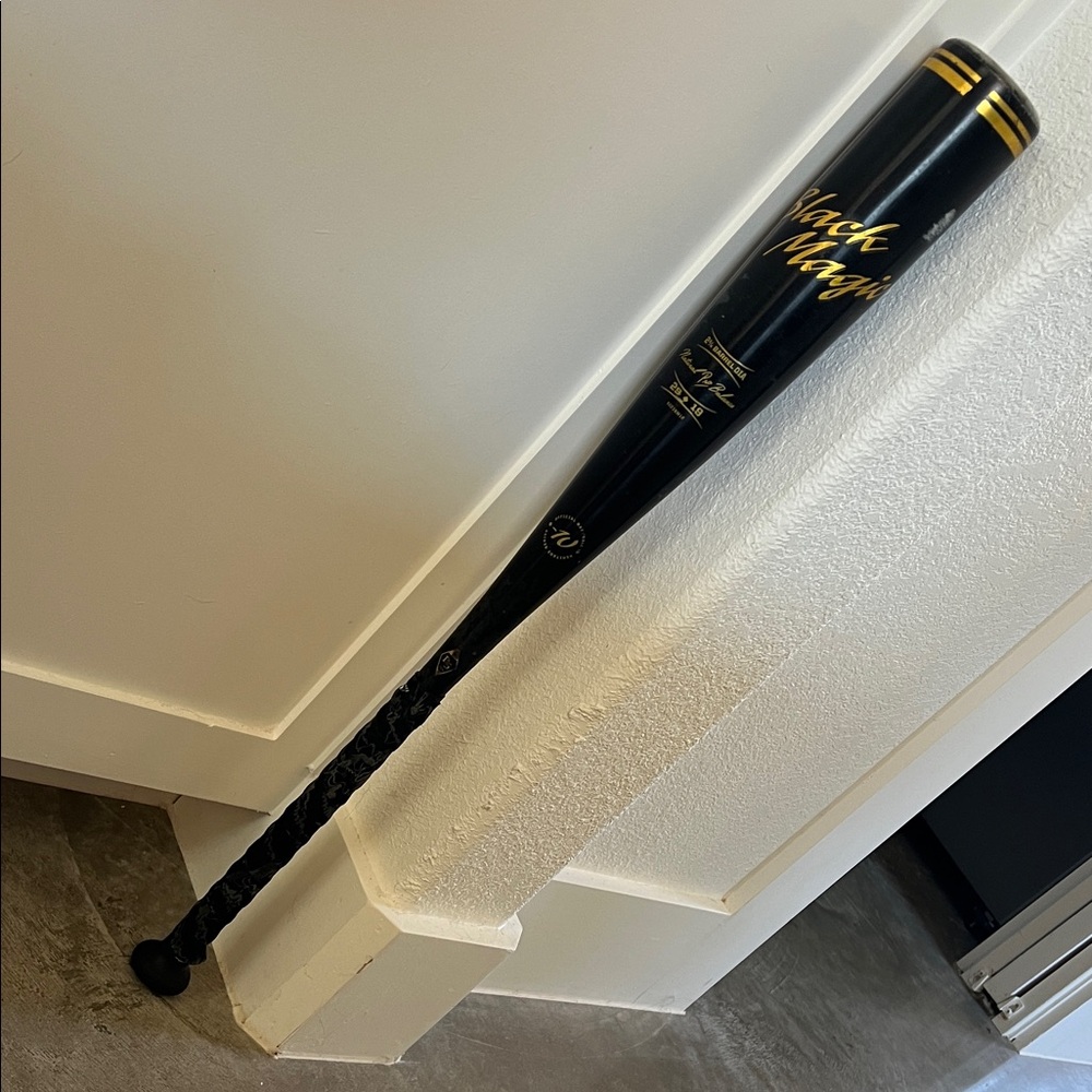 Black Magic Baseball Bat 29/19  -10